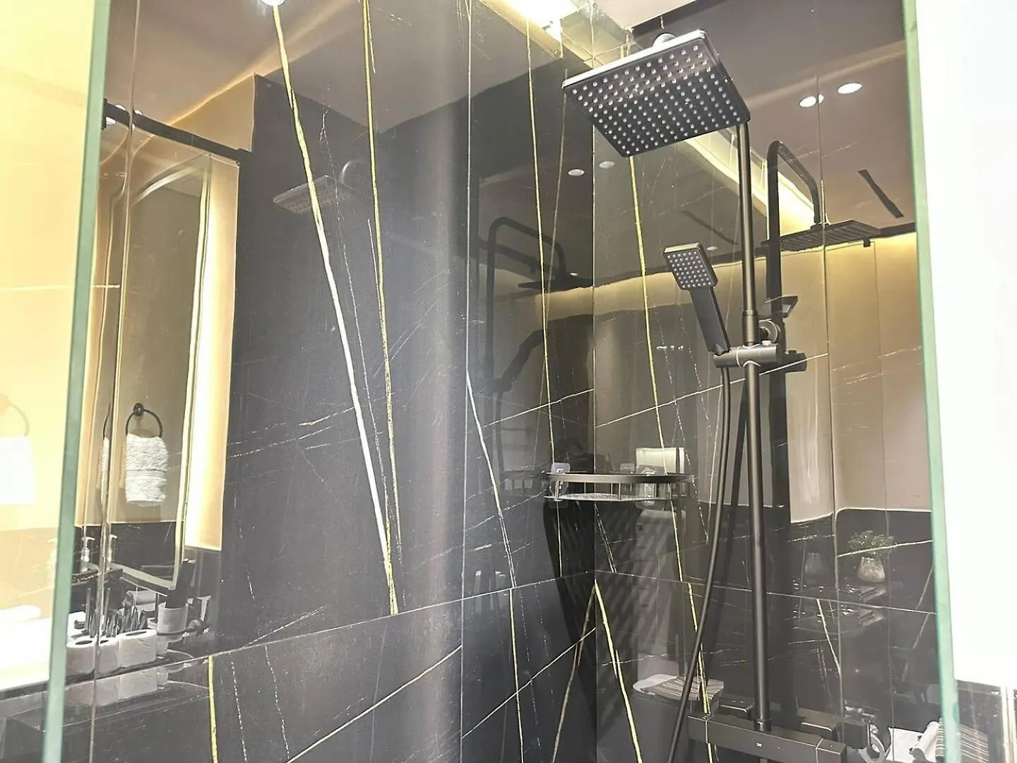 Elegant Studio With Burj Khalifa & Canal Views ドバイ アパート