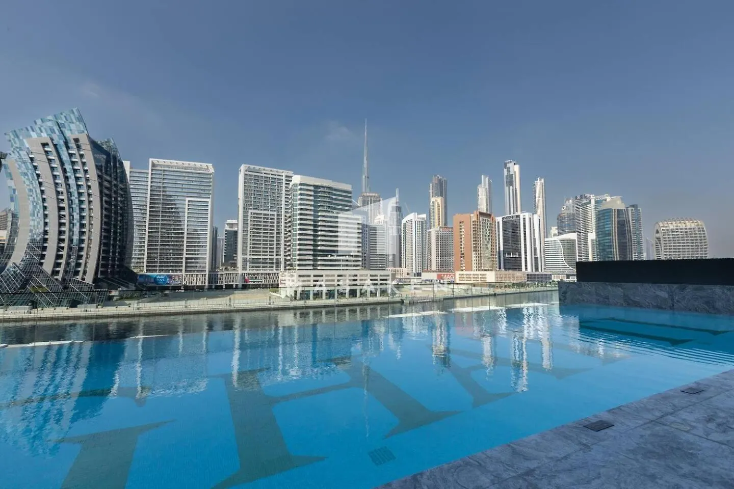 Elegant Studio With Burj Khalifa & Canal Views Dubai Apartment
