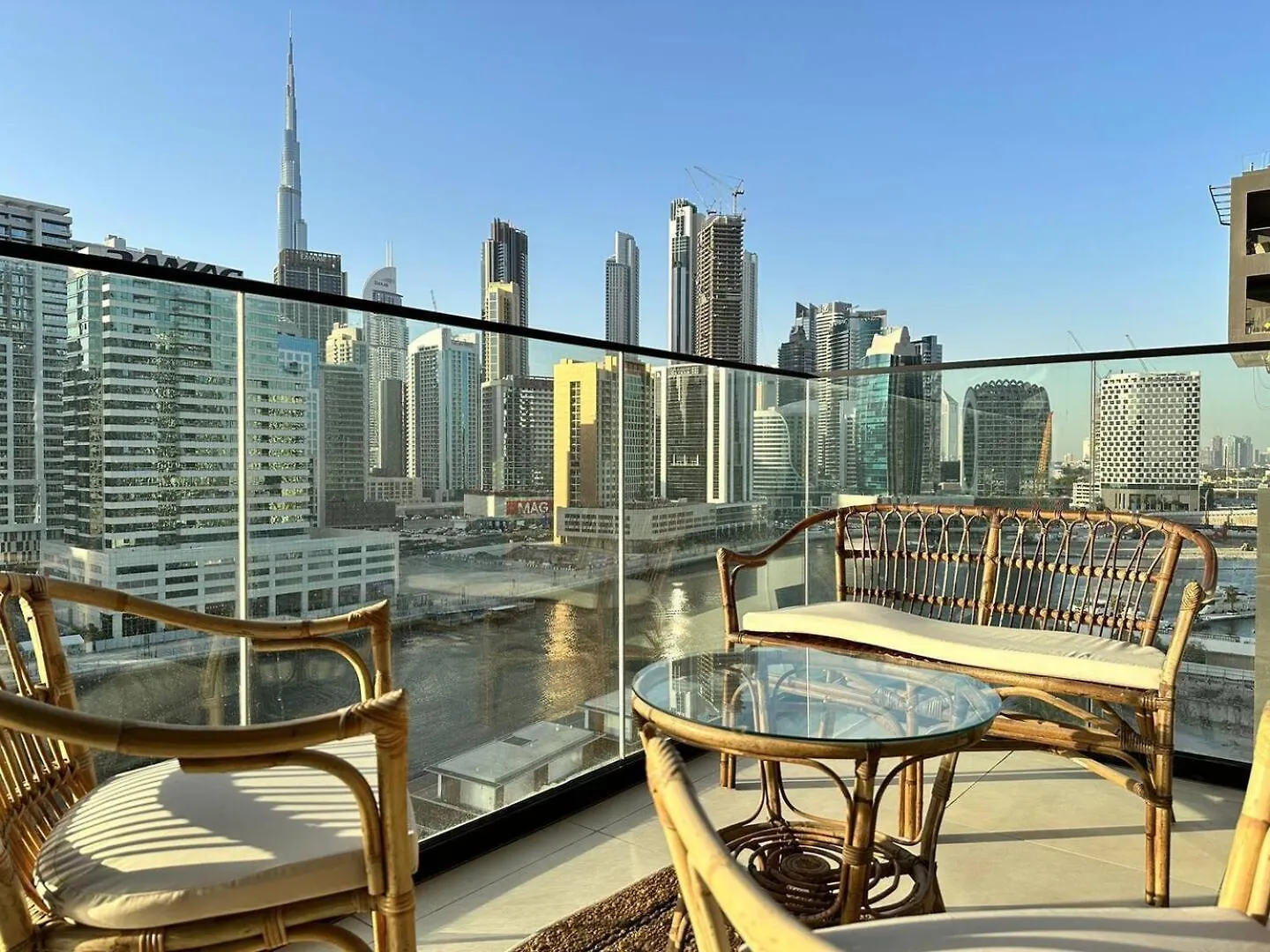 Elegant Studio With Burj Khalifa & Canal Views Dubai 0*,