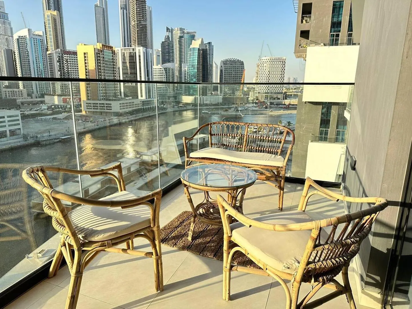 Elegant Studio With Burj Khalifa & Canal Views Dubai